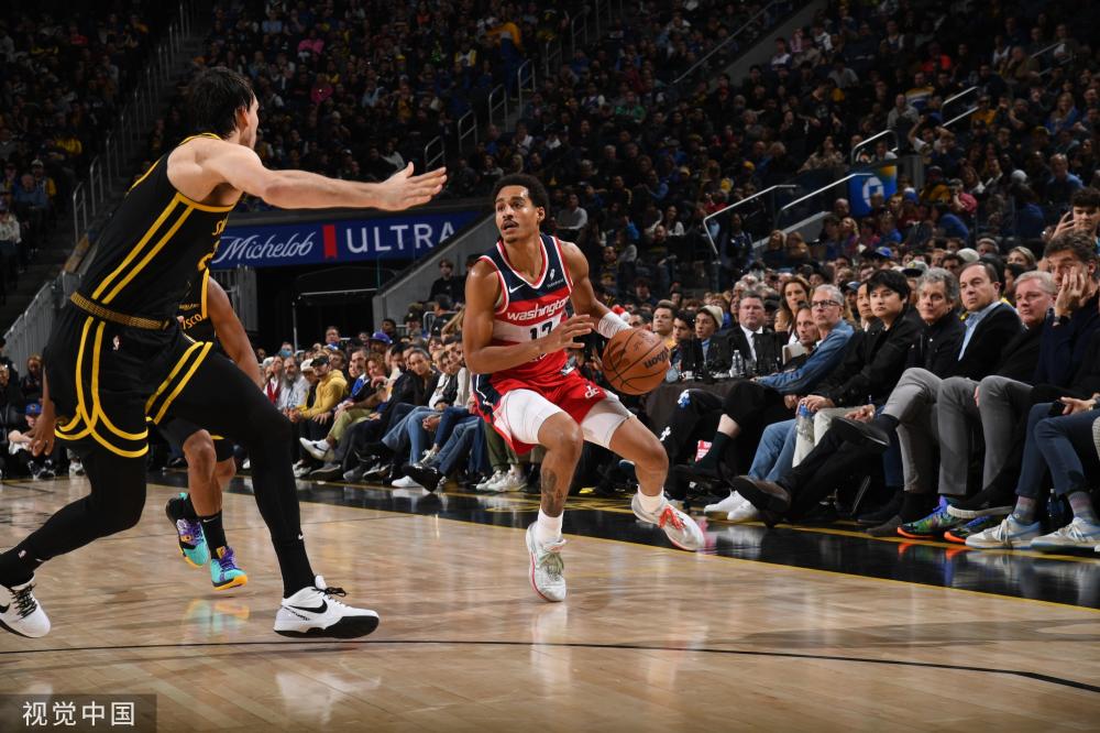 他正接近退 他正接近退